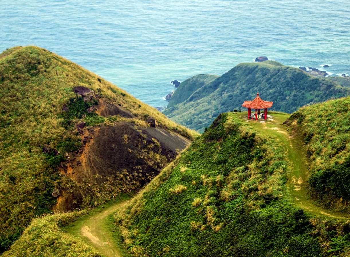 Teakettle Hill pavilion overlooking the ocean, Ruifang