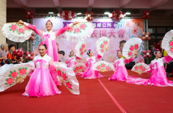 Nan Jung dance troupe