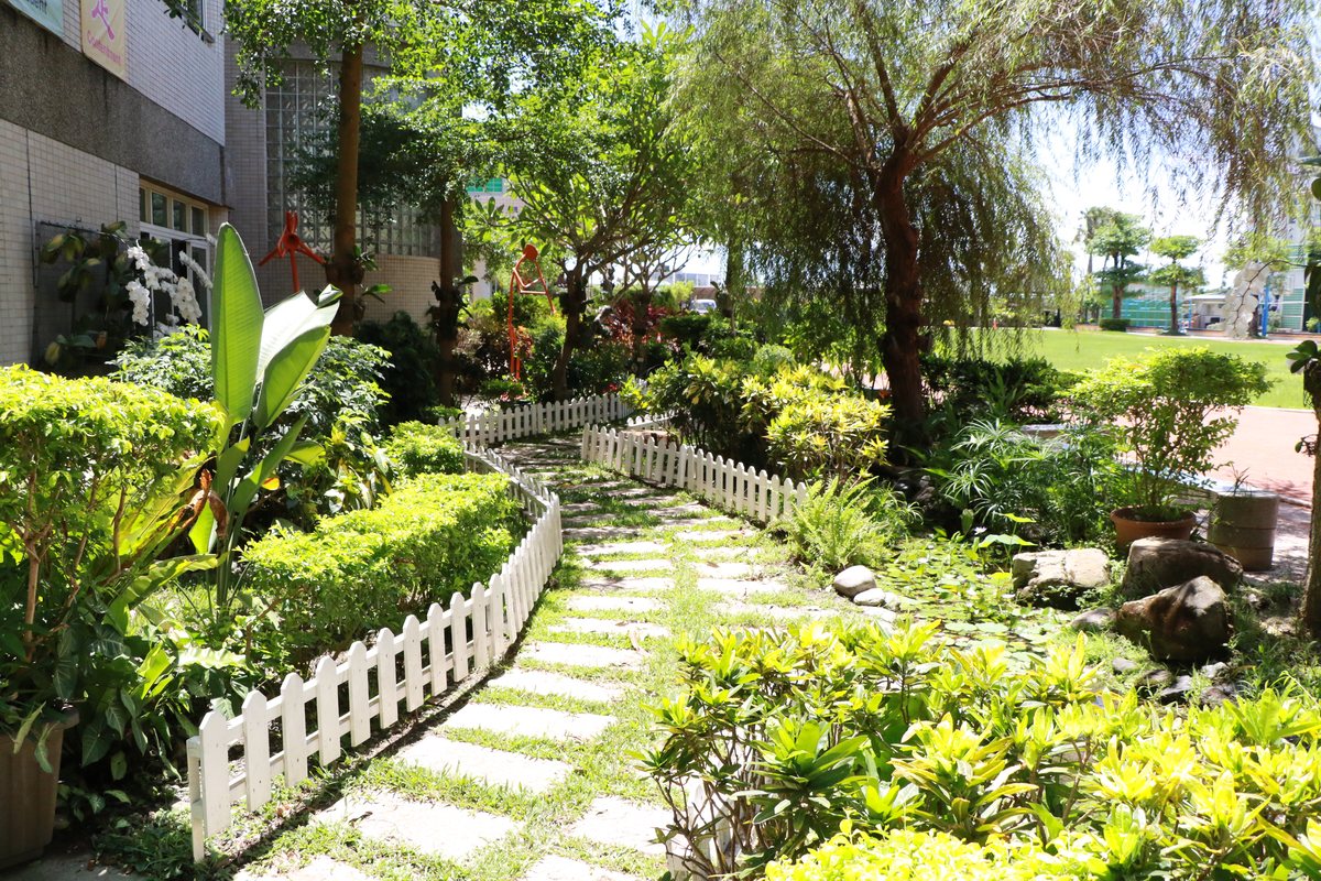 A garden path on campus