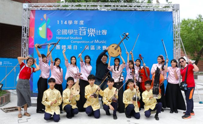 Fourteen Prizes at the National Music & Dance Competition