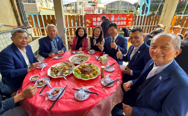 KangLang holds a year-end banquet to thank its environmental and character-education stars